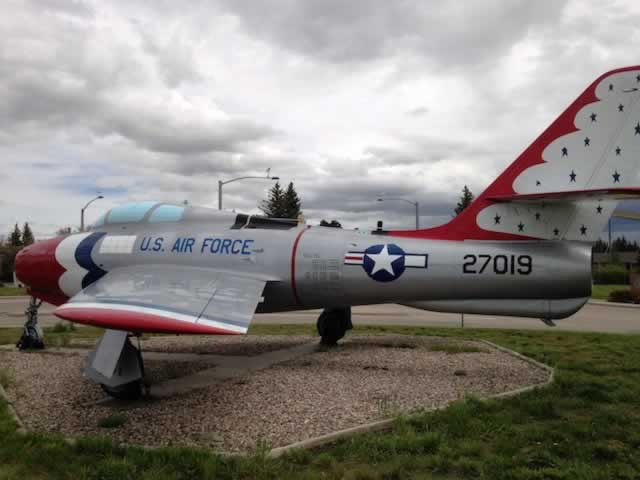F-84F Thunderstreak, 27019, in USAF Thunderbirds livery, Cheyenne, Wyoming F-84F Thunderstreak, 27019, in USAF Thunderbirds livery, Cheyenne, Wyoming